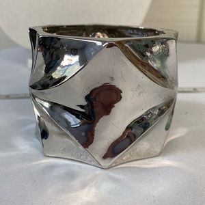 Big abstract mirrored vintage clamper bracelet